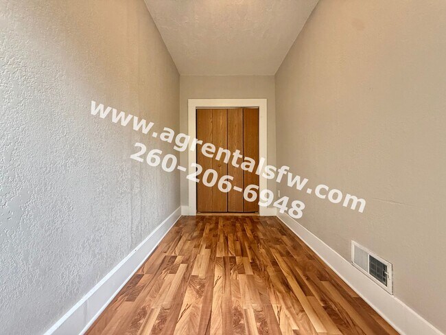 Building Photo - 310 W Dewald St