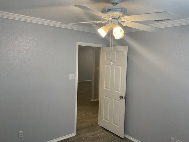 Building Photo - "Charming 3-Bedroom Haven in Selma with Granite Elegance!"