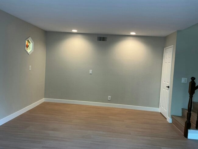 Building Photo - 852 N Monterey St