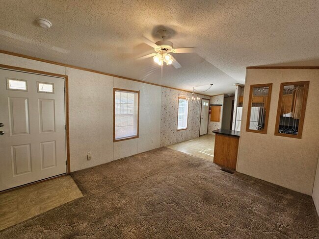 Building Photo - 6 Orchard Grv