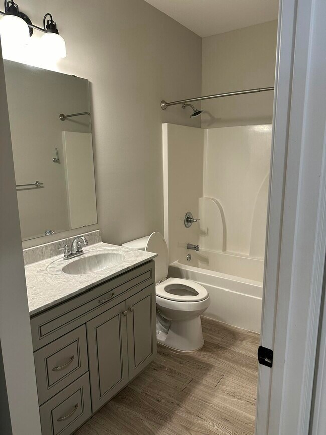 Building Photo - 202 Spencer Pl