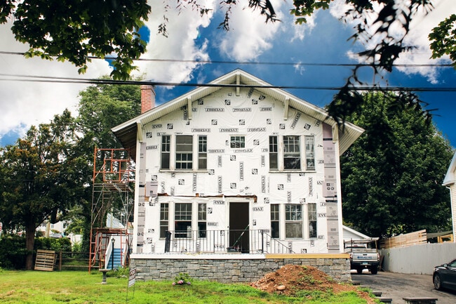 Primary Photo - 142 Connecticut Ave