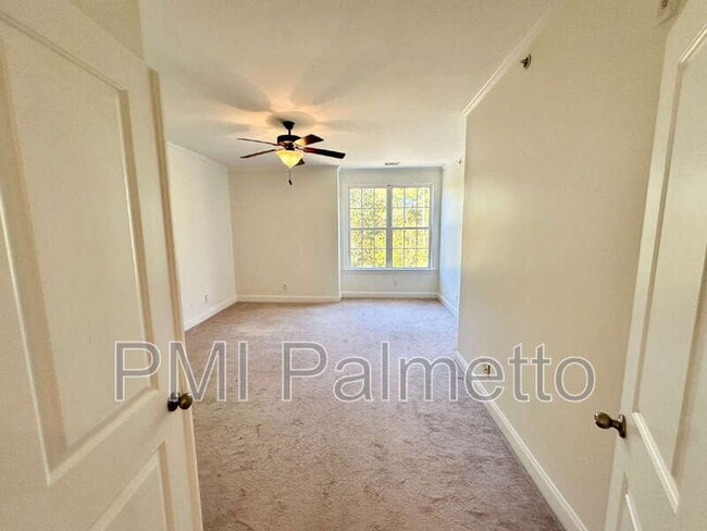 Building Photo - 120 Breezes Dr