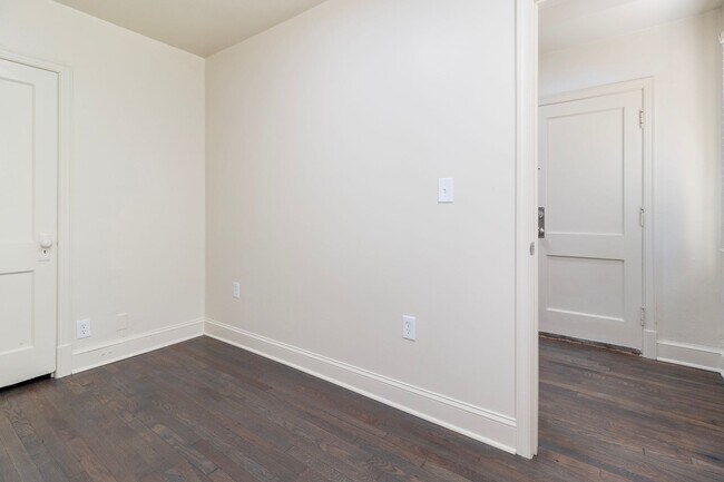 Building Photo - 4713 3rd Pl NW