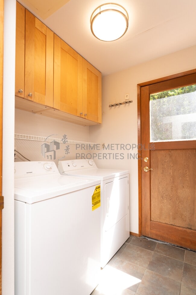 Building Photo - 12460 NE 136th Pl