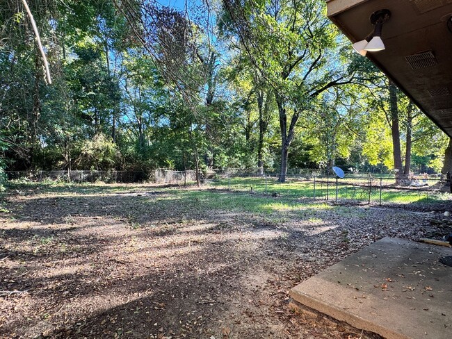 Building Photo - 10802 Kiamichi Dr