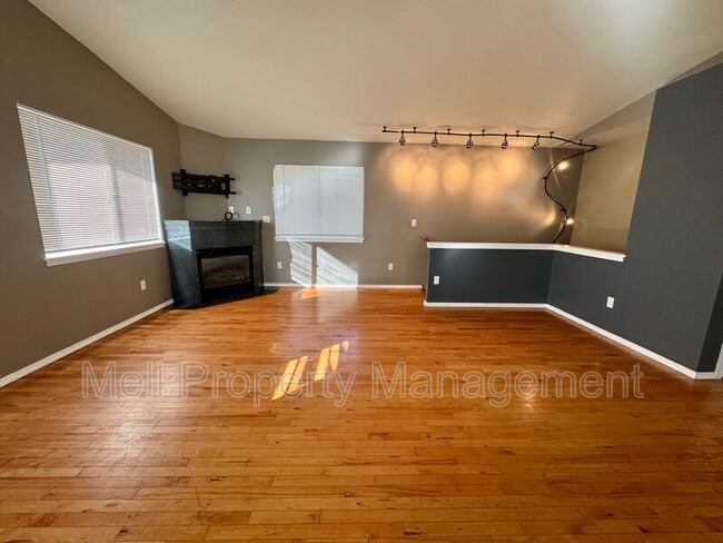 Building Photo - 490 SE Alpine Ave