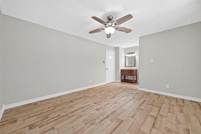 Building Photo - 18747 Woodridge Dr