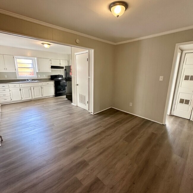 Building Photo - 3417 4th St W