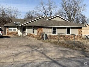 Building Photo - E 11th Ct Duplex