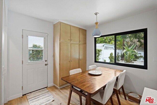 Building Photo - 6558 Lasaine Ave