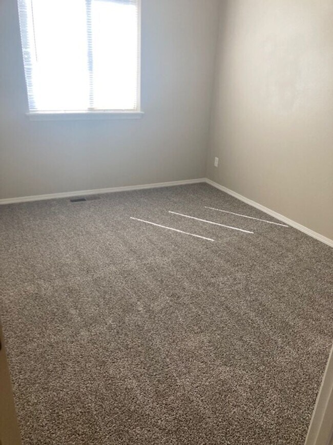 Building Photo - AB1436