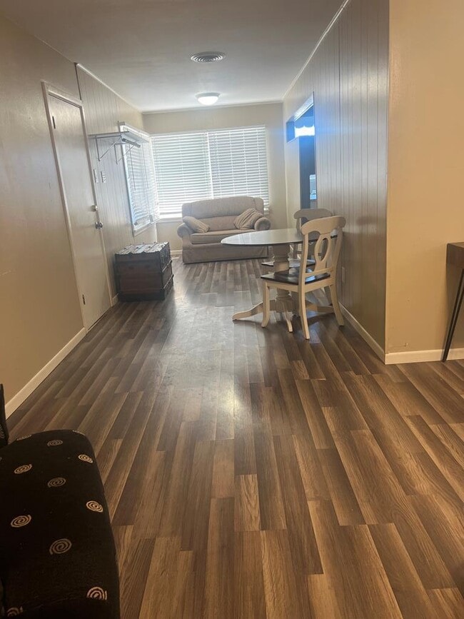 Building Photo - 1514 Parker Dr