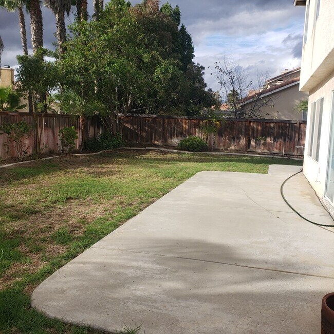 Building Photo - (Mission Grove) 5 BEDROOM, 1 bedroom downstairs! HOUSE!