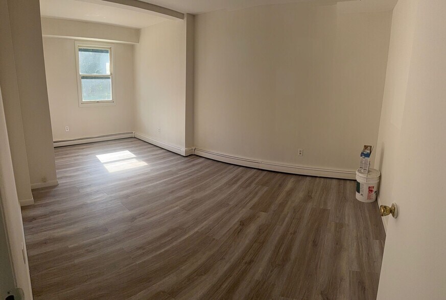 master bedroom - 16A Harrigan Rd