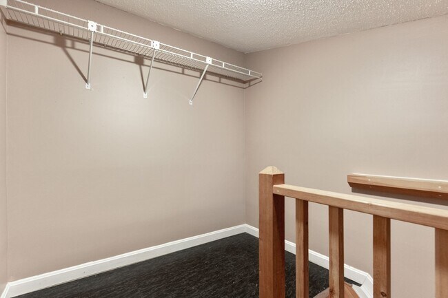 Building Photo - 48 Avonshire Ct
