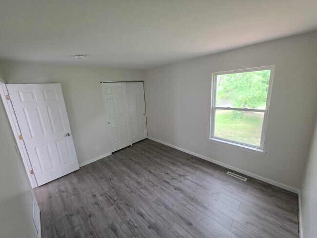 Building Photo - 740 Village Cir