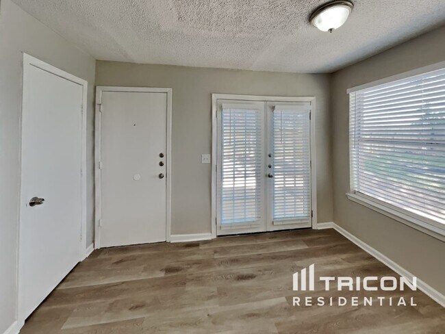 Building Photo - 2610 Townhall Ln
