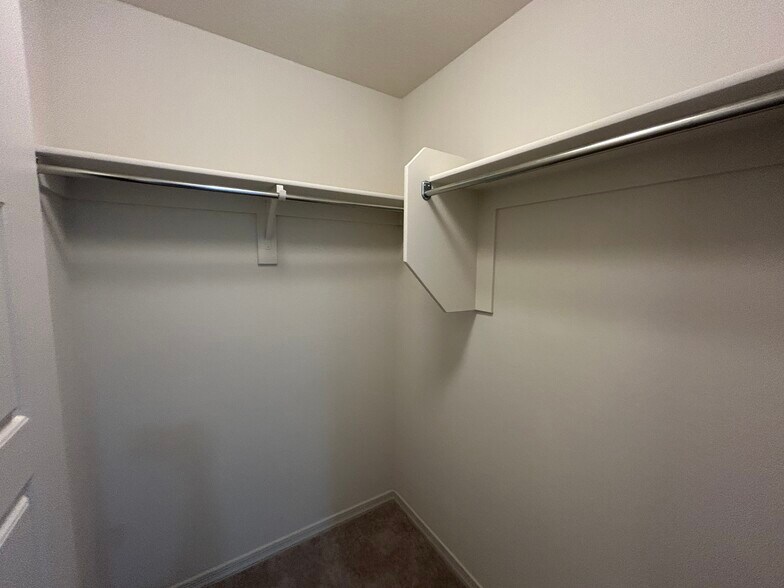 Building Photo - 8909 W Missouri Ave