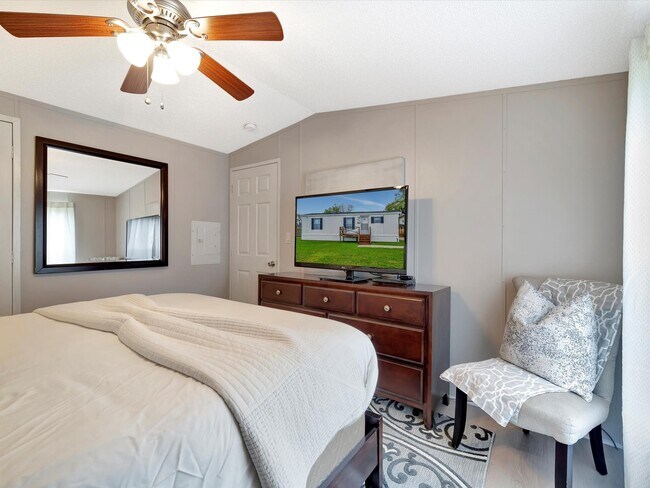 Building Photo - 506 Main St