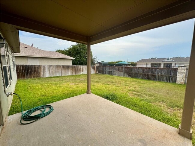 Building Photo - 106 Bowstring Bend