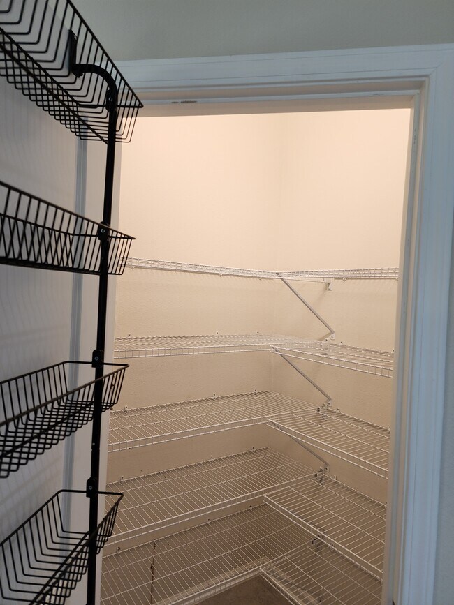 Building Photo - 285 Holly Forest Dr