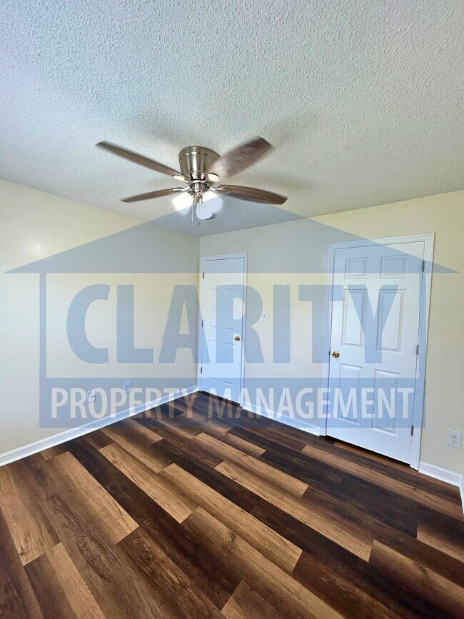 Building Photo - Quiet location in North Cleveland!