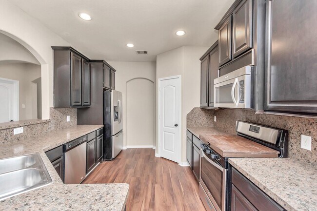 Building Photo - 13930 Goodridge Dr