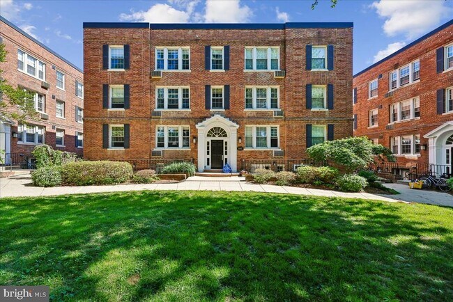 Building Photo - 4481 MacArthur Blvd NW