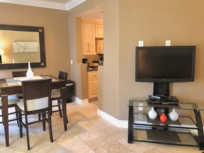 Building Photo - Meridian Luxury Condo. 1 Bd 1 Ba, Utilities & Cable Services NOT included in advertised rental rate!