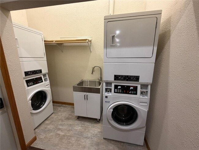 Building Photo - 539 Pacific Ave SW