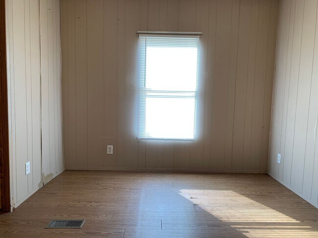 Building Photo - Home Sweet Home