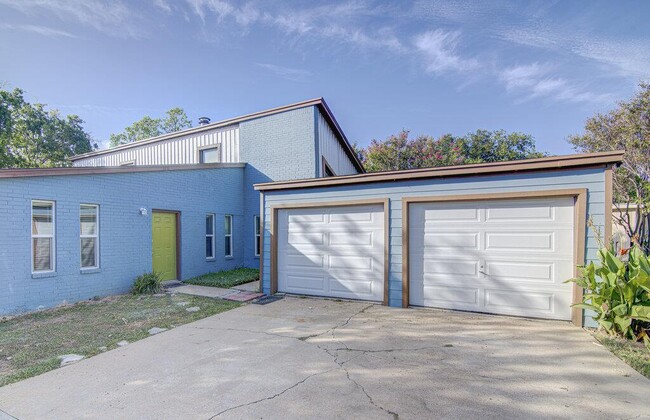 Building Photo - 1807 Briar Hill Dr