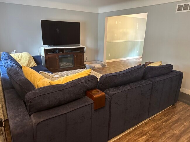 Building Photo - 9434 Sheralee Dr