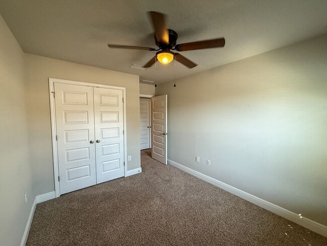 Building Photo - 3 bedroom 2.5 bath townhome tucked inside ...