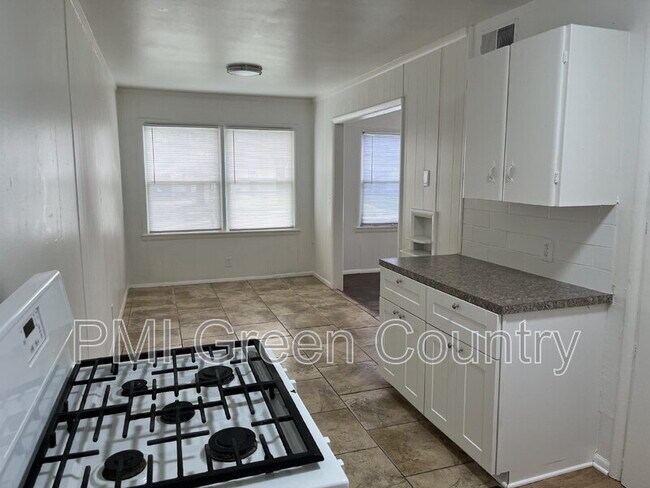 Building Photo - 4338 N Hartford Ave