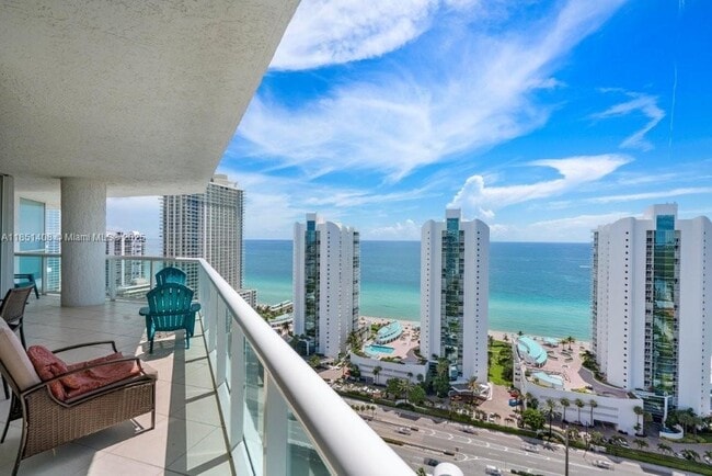 Building Photo - 16400 Collins Ave