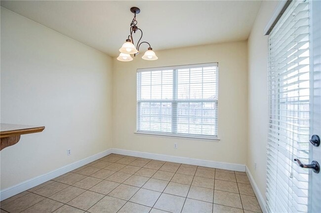 Building Photo - 520 Bonanza St