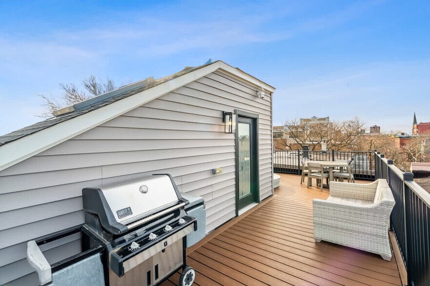 Building Photo - 81 Crescent Ave