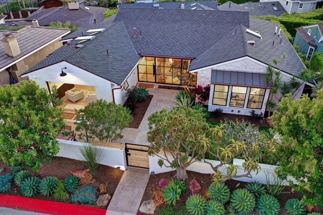 Building Photo - 4 S Vista De La Luna