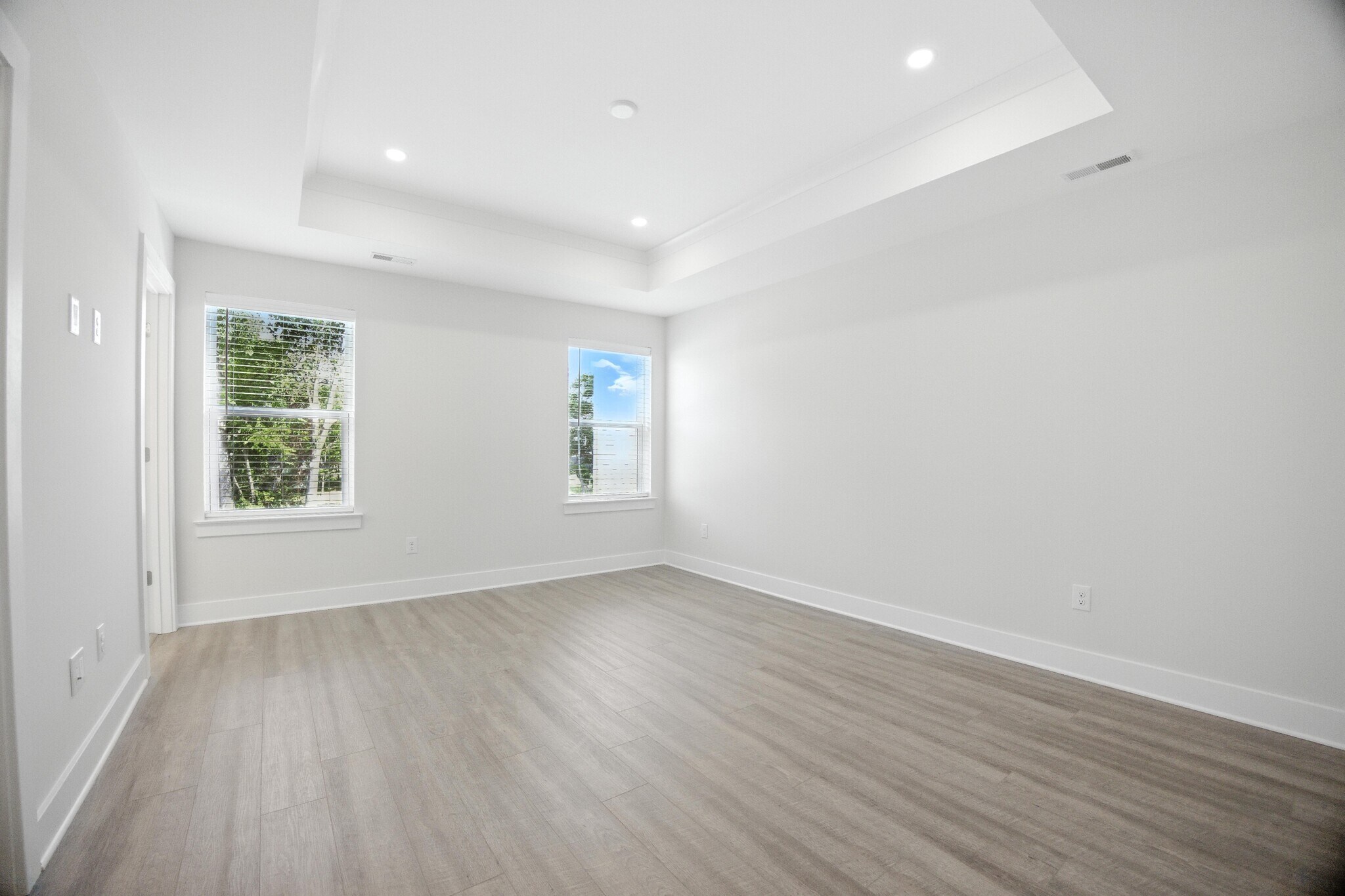 Building Photo - 43 Sequoia Dr