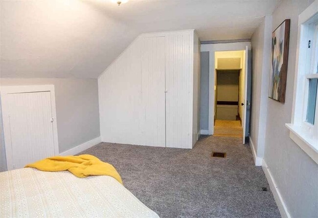 Building Photo - 108 N Main St