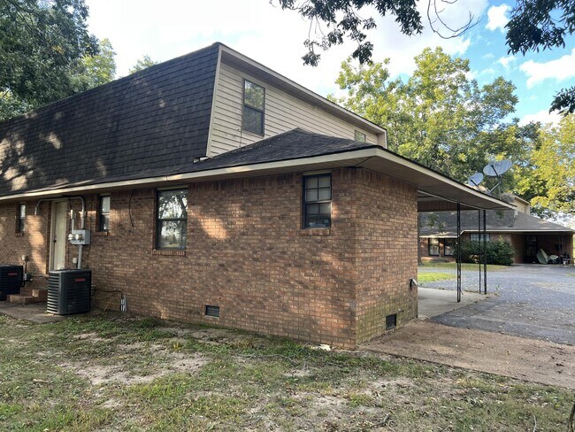 Building Photo - 1803 Thomas Ln