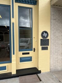 Building Photo - 1004 Milam St