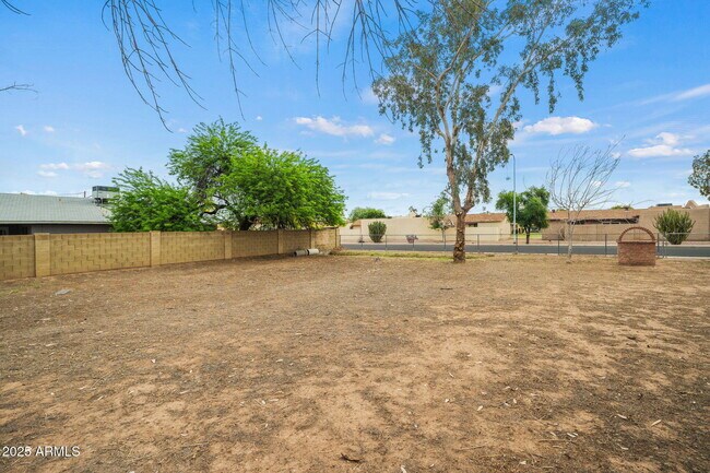 Building Photo - 2534 E Randall Dr