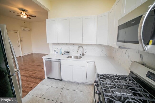 Building Photo - 269 S 17th St