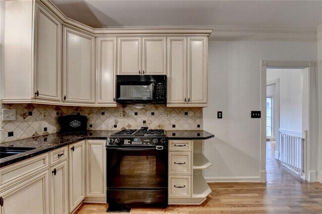 Building Photo - 2611 Briers N Dr