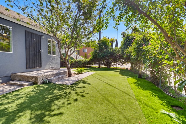 Building Photo - 851 33rd St