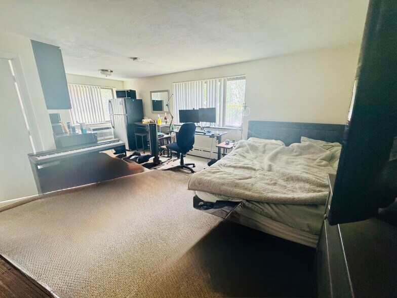 Building Photo - 16 Chester St