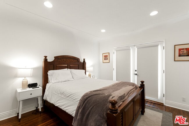 Building Photo - 460-460 N Alfred St